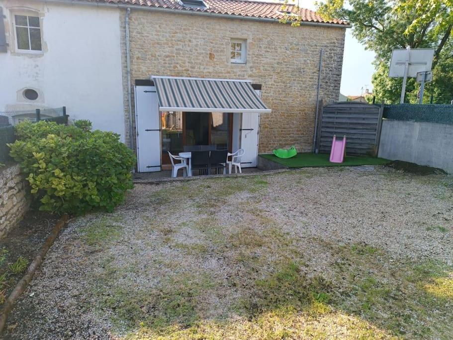 Charmante Maison En Pierres Sainte-Radégonde-des-Noyers 外观 照片